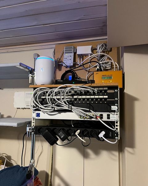 Jomanida hjälpte till att installera wifi på ett kontor i Stockholm